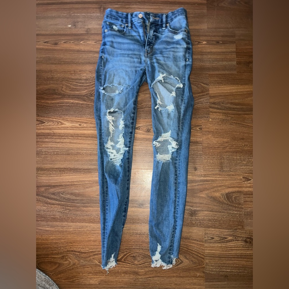 BRAND NEW American eagle jeans.